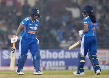 India Women Beat Zimbabwe by 4 Wickets in 1st T20I