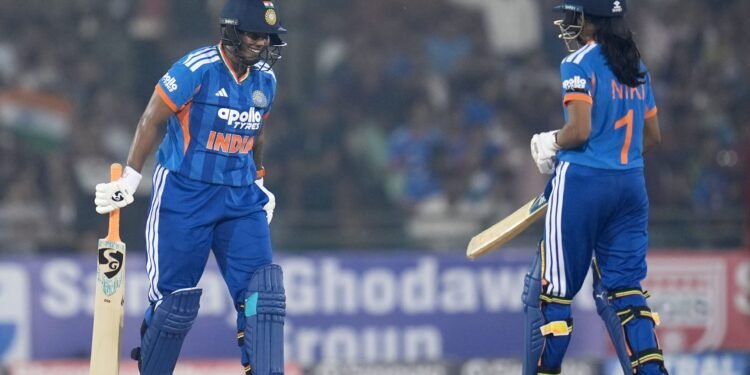 India Women Beat Zimbabwe by 4 Wickets in 1st T20I